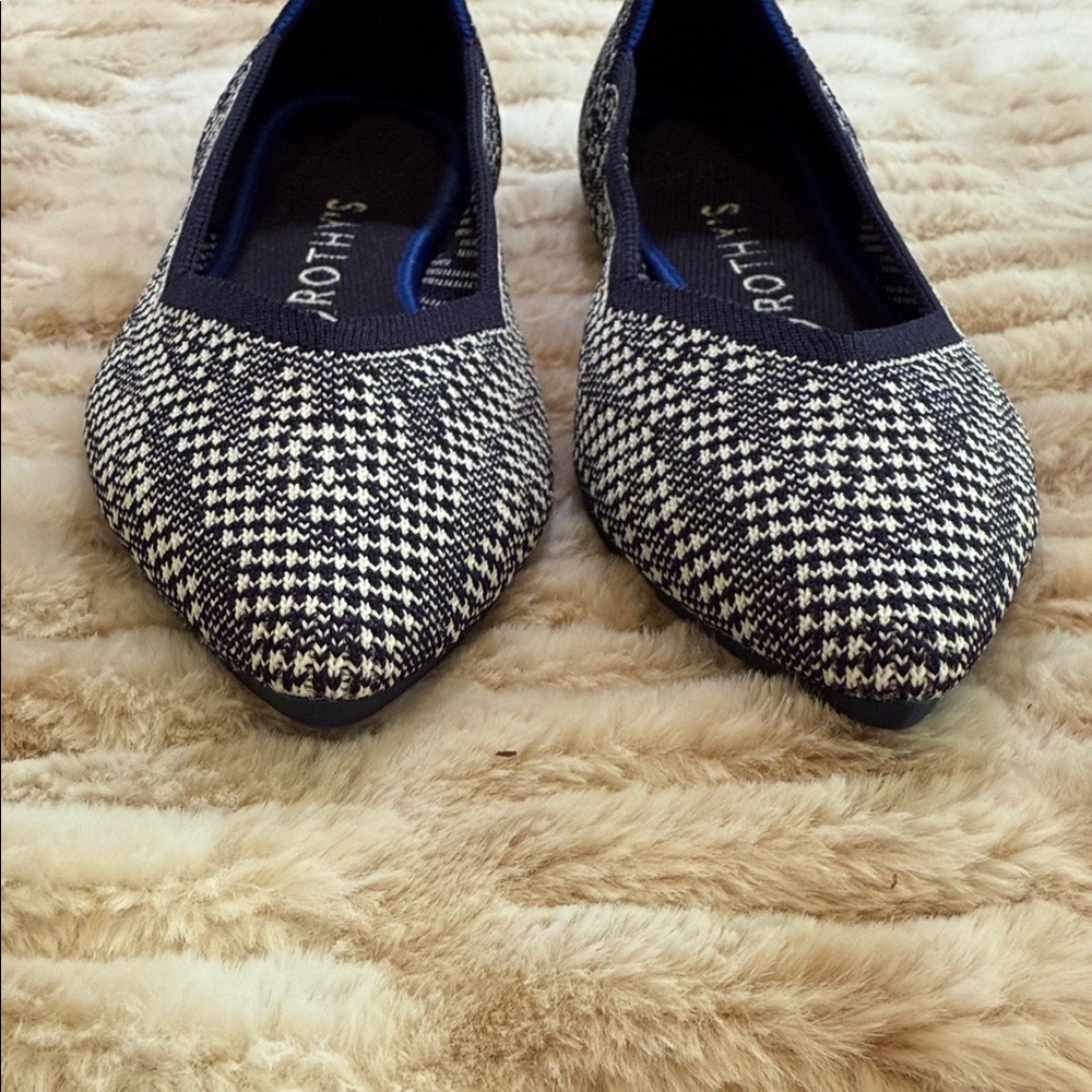 Rothy's Navy Houndstooth Point in Flat
Shoes 8.5 - Picture 6 of 9